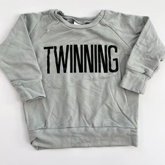 🇨🇦 Posh & Cozy Bamboo Gray 'Twinning' Sweatshirt - Picture 1 of 3